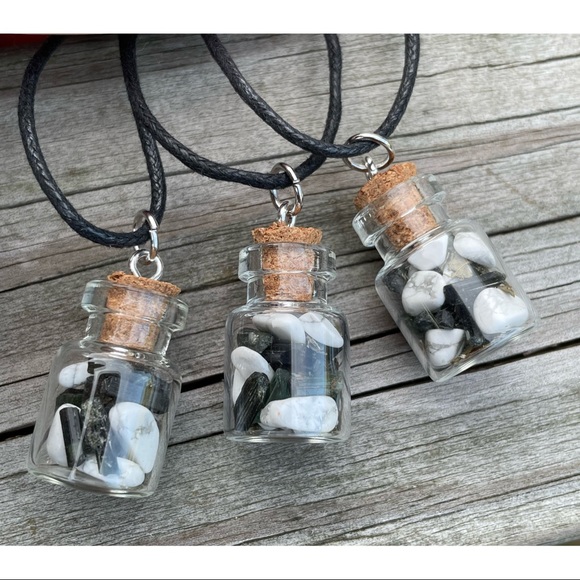 Green Tourmaline + Witch Hazel Cork Jar Pendant | Hand Crafted | Garden Witch - Picture 4 of 5